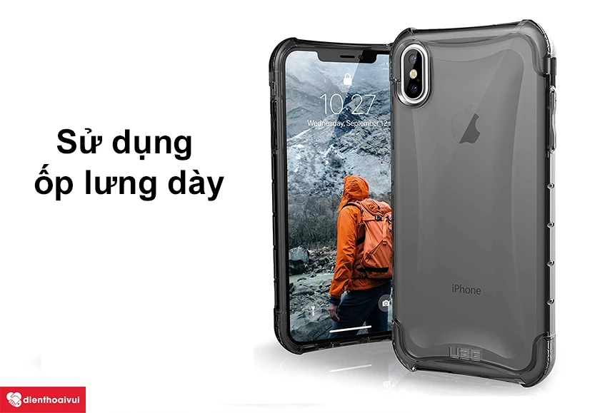 D&ugrave;ng ốp lưng d&agrave;y