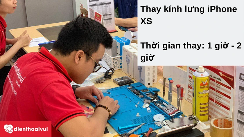 Dịch vụ thay k&iacute;nh lưng iPhone XS uy t&iacute;n, gi&aacute; hợp l&yacute; tại Điện Thoại Vui
