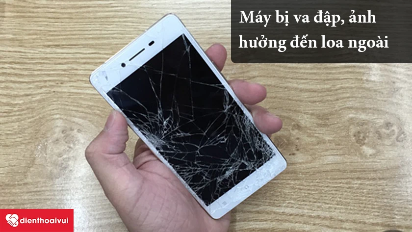 M&aacute;y bị va đập, ảnh hưởng đến loa ngo&agrave;i