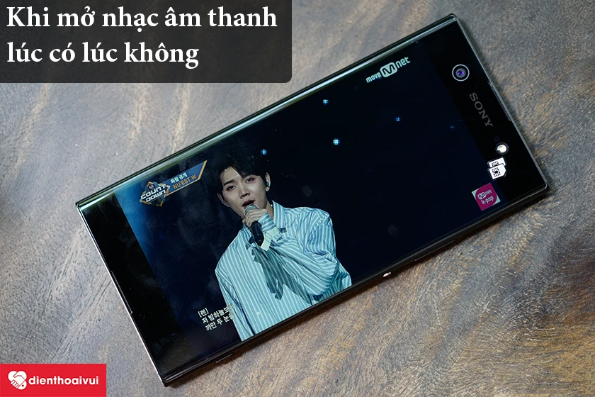 Khi mở nhạc hoặc xem phim, âm thanh lúc có lúc không