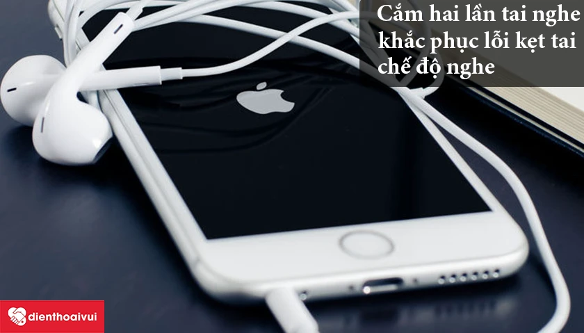 Bạn chỉ cần cắm lại jack tai nghe lại rồi rút ra hai lần