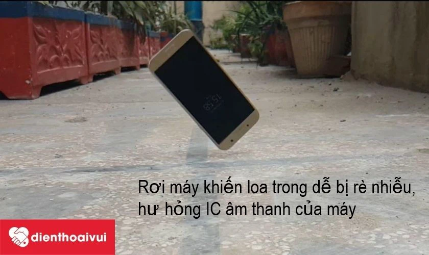 Loa hỏng do rơi máy
