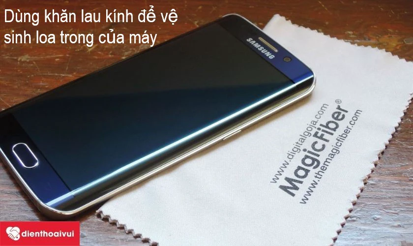 Vệ sinh loa bằng khăn lau kính