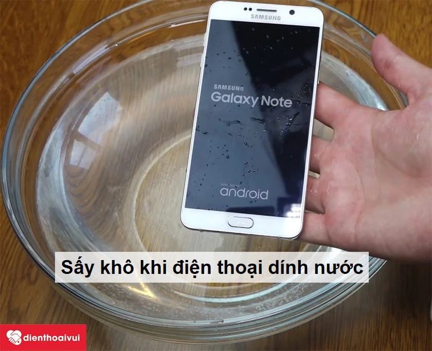 Sấy khô khi điện thoại bị dính nước