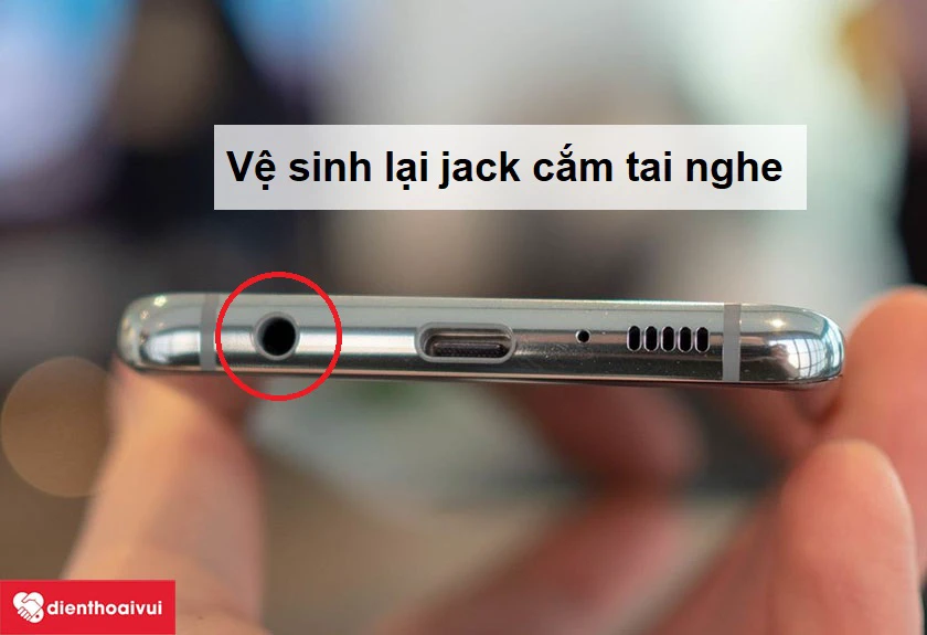 Vệ sinh jack cắm tai nghe