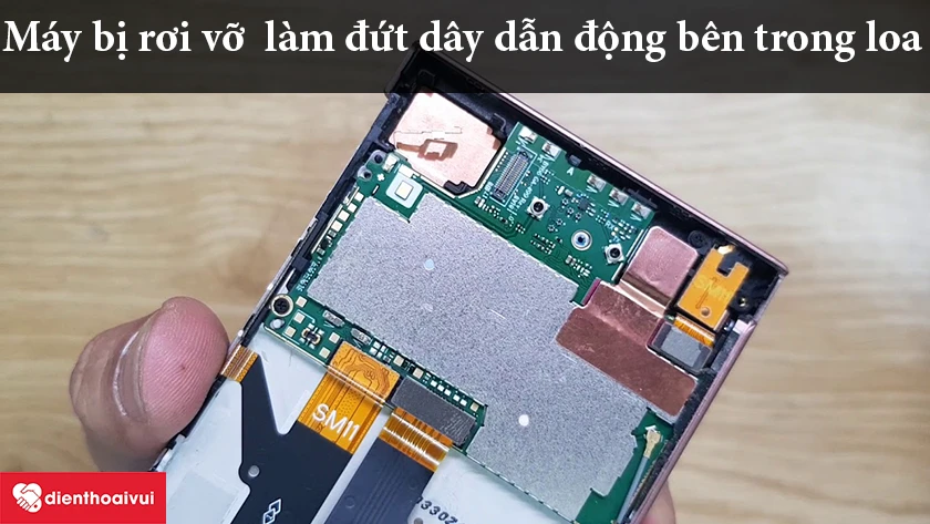 Máy bị rơi vỡ, va đập mạnh làm đứt dây dẫn động bên trong loa