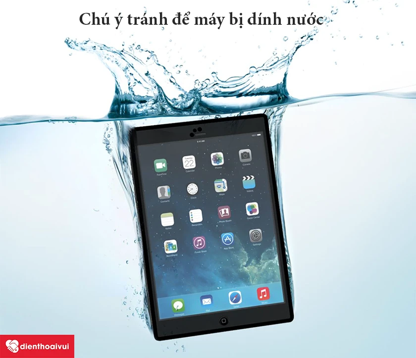 Tr&aacute;nh để m&agrave;n h&igrave;nh tiếp x&uacute;c với nước