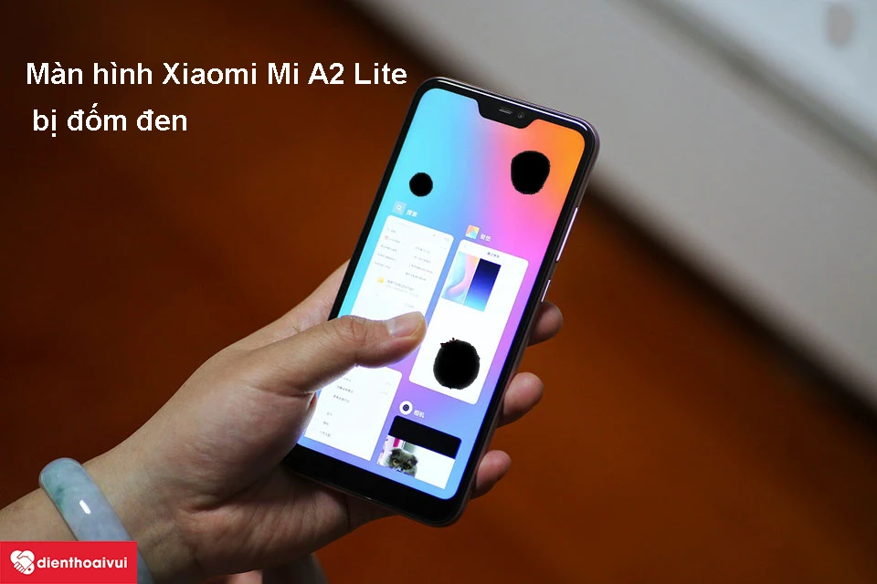 M&agrave;n h&igrave;nh xuất hiện những đường sọc, đốm s&aacute;ng