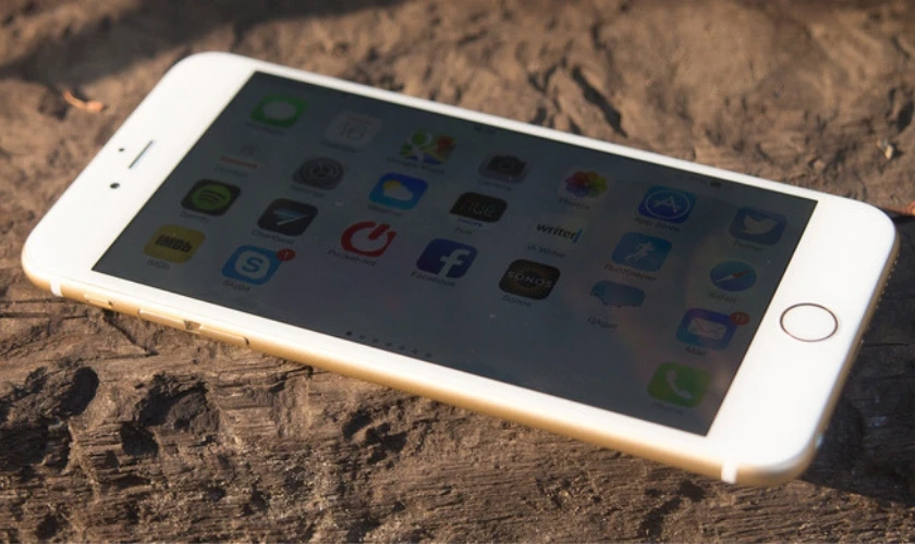 iPhone 6 Plus - Cột mốc đ&aacute;nh dấu sự thay đổi trong thiết kế của Apple