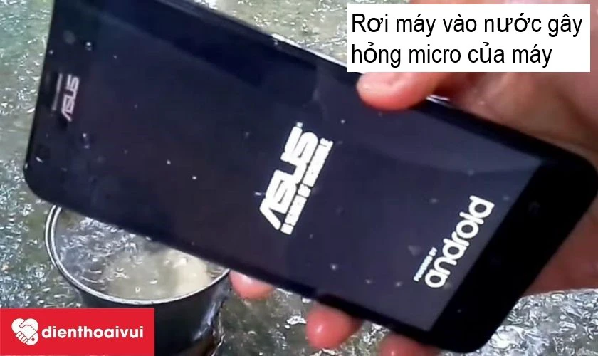 Điện thoại vị vào nước gây hỏng mic