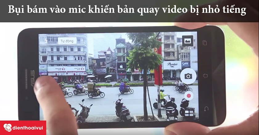 Do bụi bẩn bám vào mic