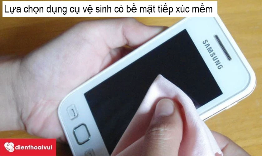lưu &yacute; về chọn lựa dụng cụ vệ sinh (chọn những dụng cụ c&oacute; bề mặt tiếp x&uacute;c mềm)