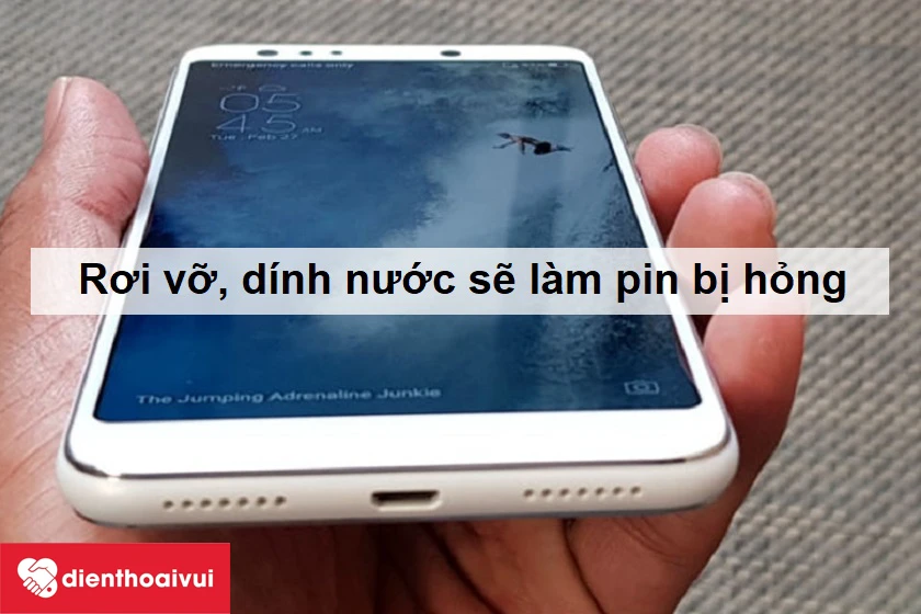 Pin điện thoại Asus hỏng do rơi vỡ, d&iacute;nh nước