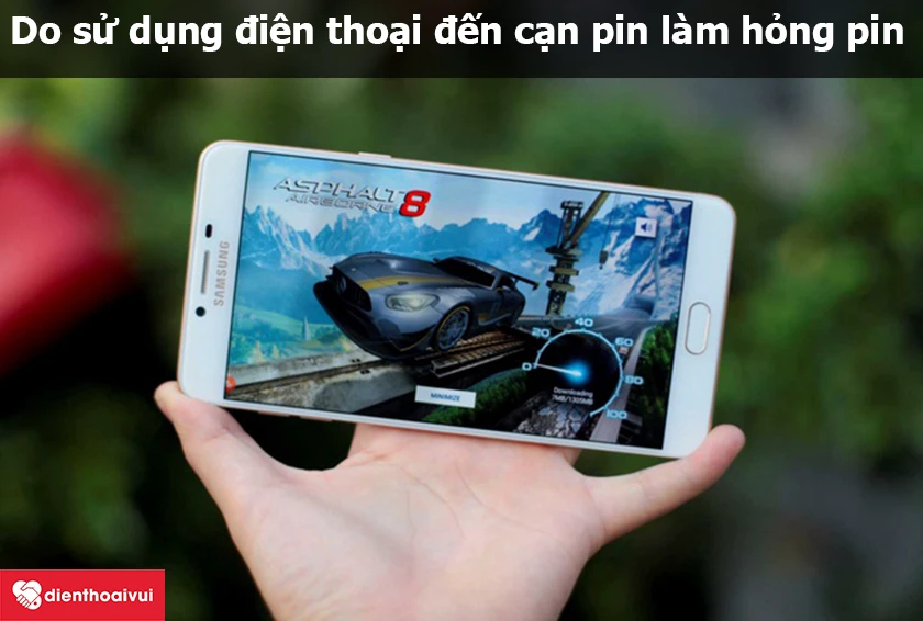 Nguy&ecirc;n nh&acirc;n chai pin do thường xuy&ecirc;n sửa dụng điện thoại đến chai pin