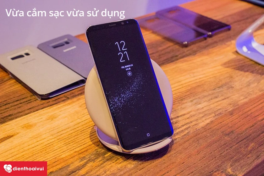 Những ảnh hưởng khi sạc pin điện thoại kh&ocirc;ng đ&uacute;ng c&aacute;ch