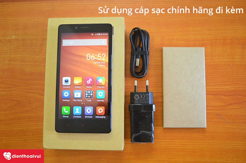 Sạc pin bằng c&aacute;p sạc kh&ocirc;ng ch&iacute;nh h&atilde;ng g&acirc;y chạm mạch v&agrave; l&agrave;m cho pin bị hư, bị chai