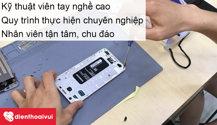 Đội ngũ nh&acirc;n vi&ecirc;n v&agrave; kỹ thuật vi&ecirc;n chuy&ecirc;n nghiệp