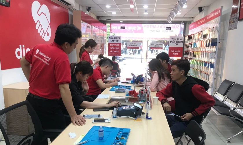 Dịch vụ thay pin tại Hệ thống Điện Thoại Vui