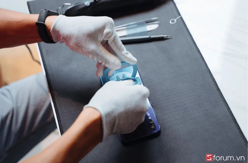 sử dụng gi&aacute;c h&uacute;t để nhấc mặt lưng