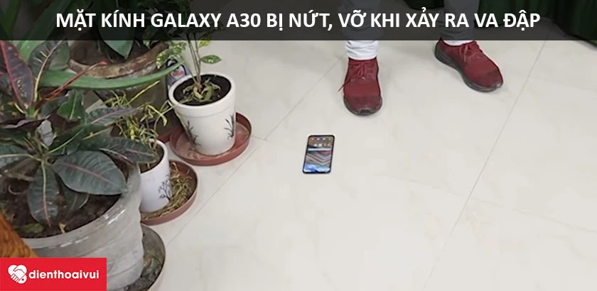 Điện thoại bị nứt, vỡ cần thay mặt kính