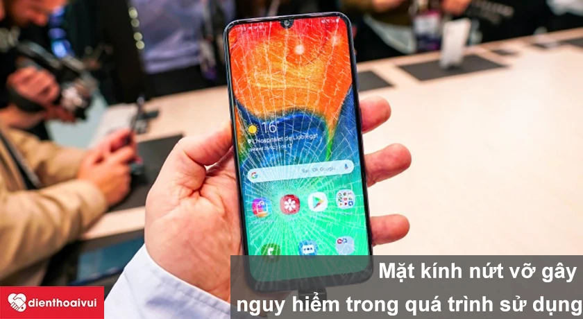 Lý do bạn nên thay kính Samsung Galaxy A10.