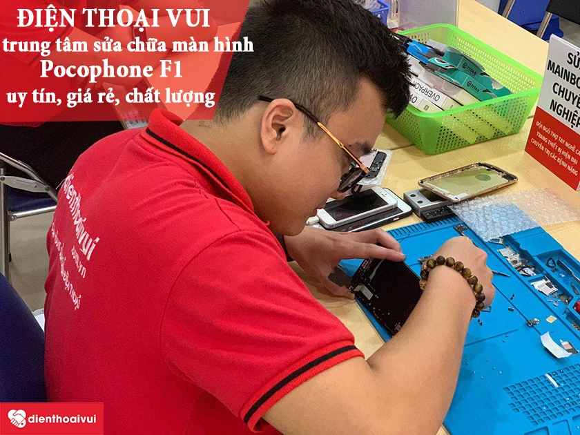 Dịch vụ thay m&agrave;n h&igrave;nh Pocophone F1 uy t&iacute;n, gi&aacute; rẻ tại hệ thống cửa h&agrave;ng Điện Thoại Vui