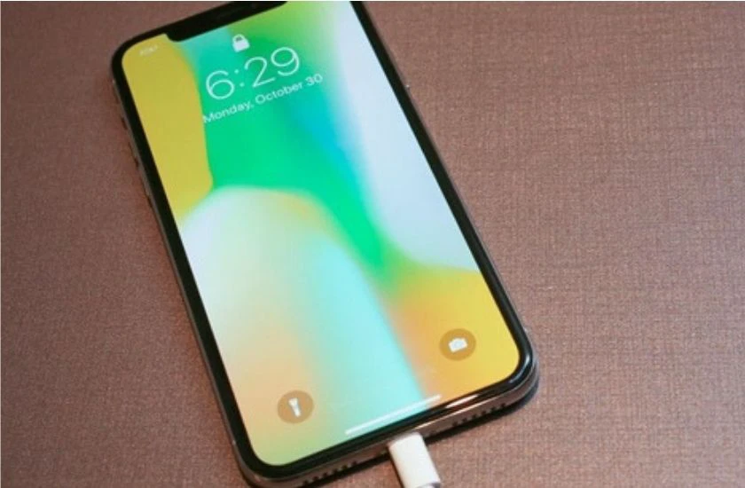 c&aacute;ch sử dụng iphone X kh&ocirc;ng chai pin