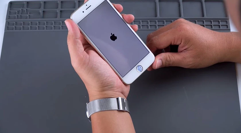 Lắp pin mới v&agrave; thực hiện khởi động lại m&aacute;y.
