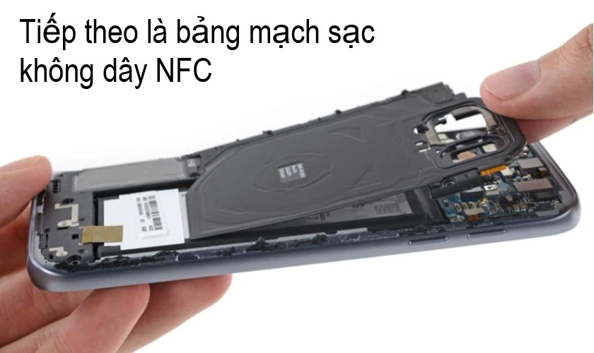 gỡ bỏ miếng dán màu vàng (ở dưới hình)