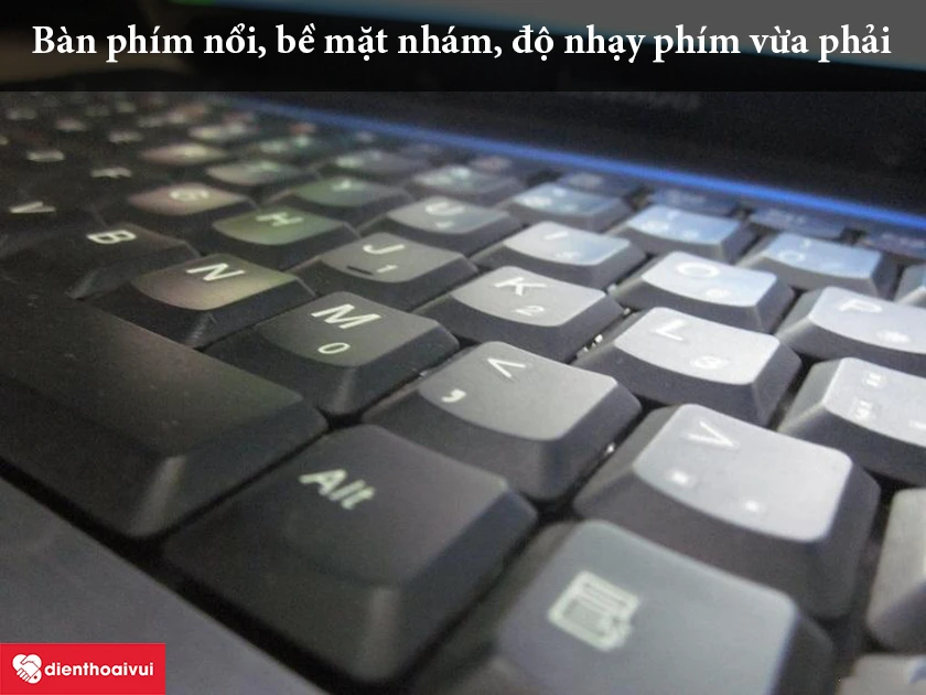 B&agrave;n ph&iacute;m nổi, bề mặt nh&aacute;m, độ nhạy ph&iacute;m vừa phải, g&otilde; &ecirc;m