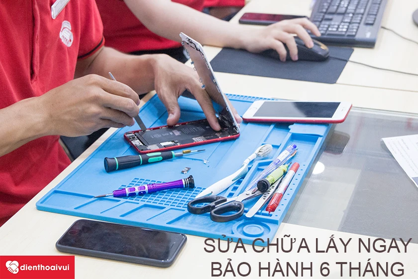 Thay camera sau điện thoại iPhone Xr ch&iacute;nh h&atilde;ng, lấy ngay tại Điện Thoại Vui