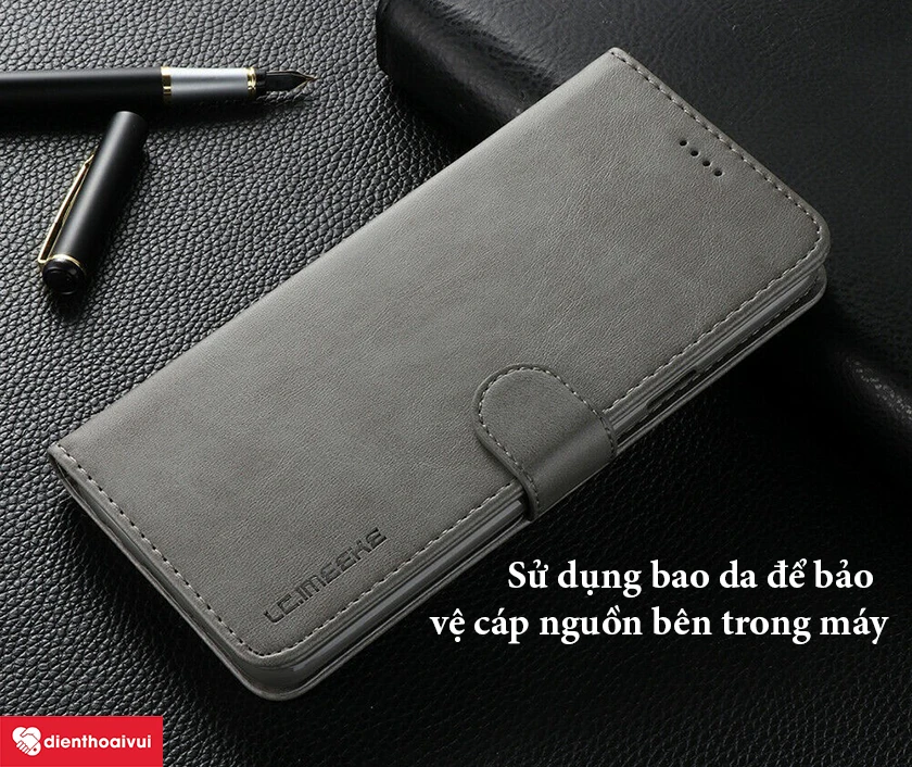 Sử dụng ốp lưng cứng c&aacute;p