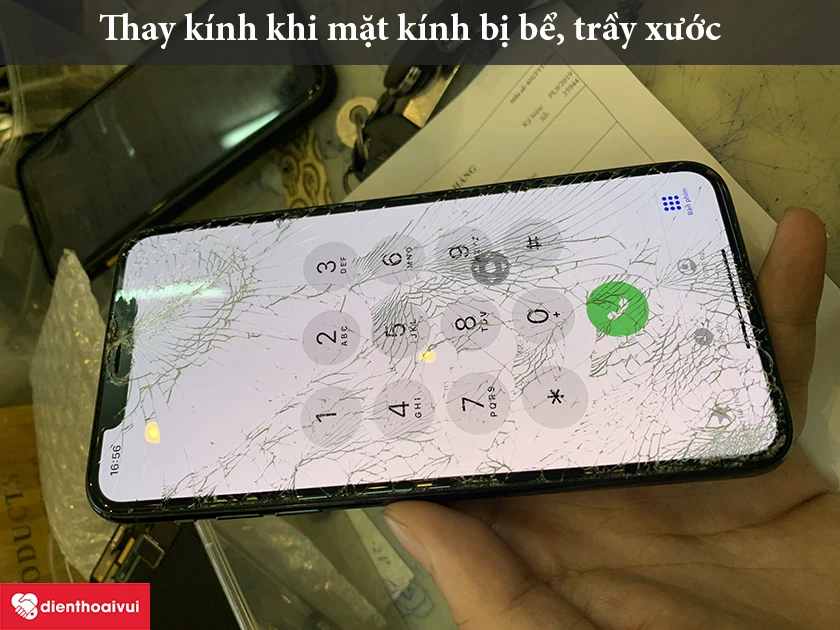 Thay kihs khi mặt kinh bể xước
