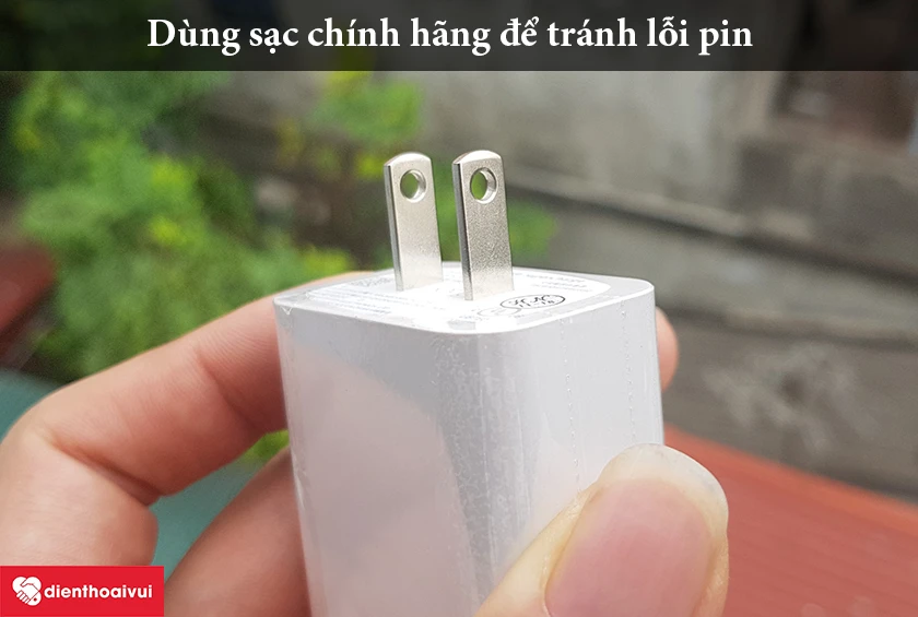 N&ecirc;n d&ugrave;ng sạc ch&iacute;nh h&atilde;ng