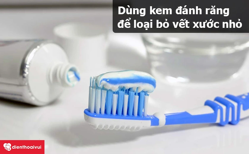 D&ugrave;ng kem đ&aacute;nh răng