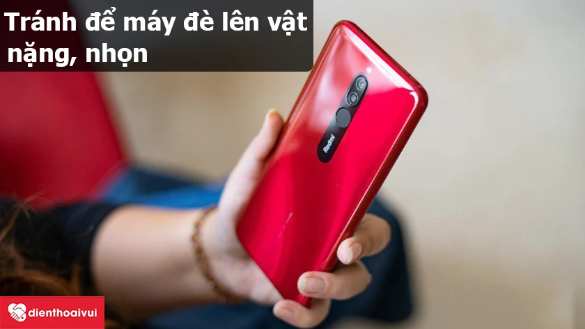 Tr&aacute;nh để c&aacute;c vật nhọn đề l&ecirc;n thiết bị