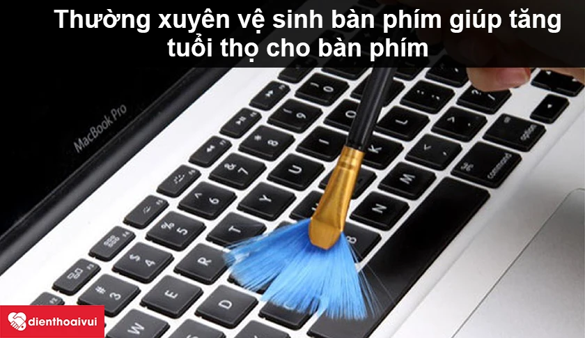 Thường xuyên vệ sinh bàn phím