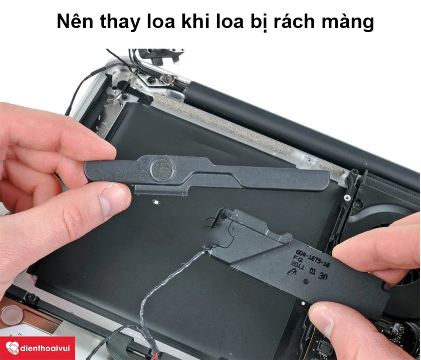 Khi loa bị r&aacute;ch m&agrave;ng n&ecirc;n thay loa mới