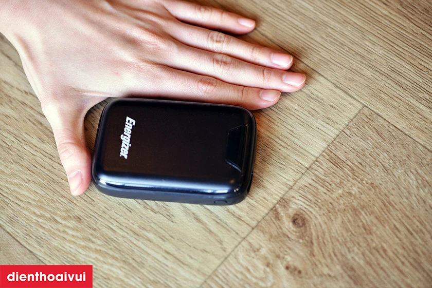 C&oacute; hỗ trợ sạc nhanh, dung lượng pin 10.000 mAh