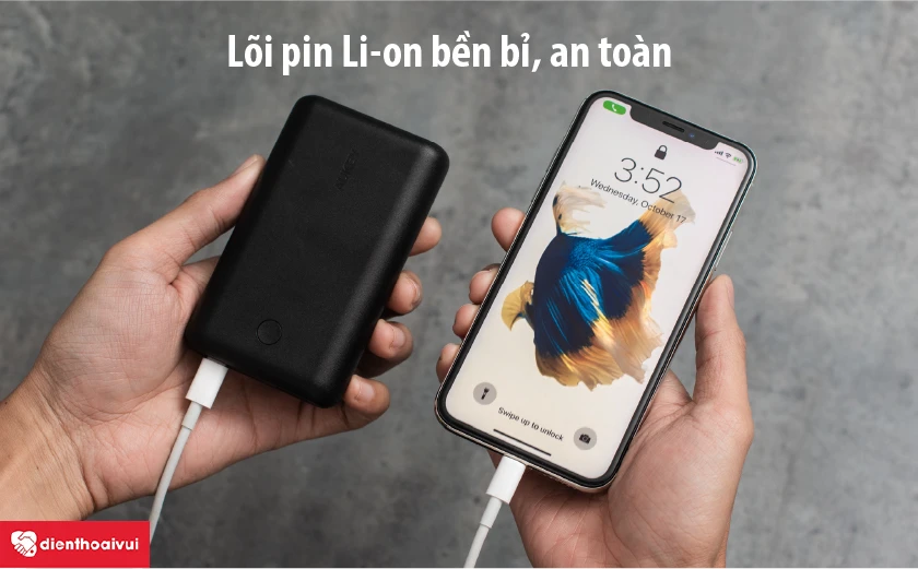 Dung lượng pin 10.050 mAh, sạc c&ugrave;ng l&uacute;c 2 thiết bị