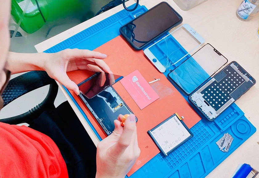Tại sao n&ecirc;n sử dụng dịch vụ sửa chữa đi&ecirc;̣n thoại - laptop tại nh&agrave; m&ugrave;a dịch của Đi&ecirc;̣n Thoại Vui