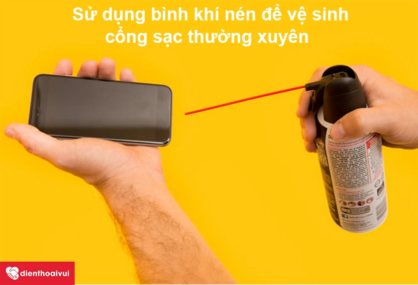 Vệ sinh cổng sạc thường xuy&ecirc;n