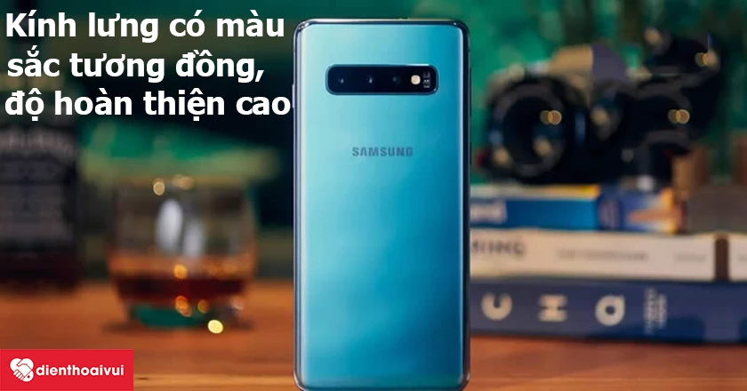 K&iacute;nh lưng c&oacute; độ ho&agrave;n thiện cao v&agrave; chi tiết, kh&iacute;t với khung m&aacute;y