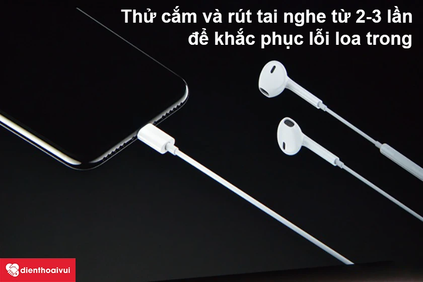 thử cắm tai nghe v&agrave;o m&aacute;y v&agrave; r&uacute;t ra cắm lại để kiểm tra &acirc;m thanh