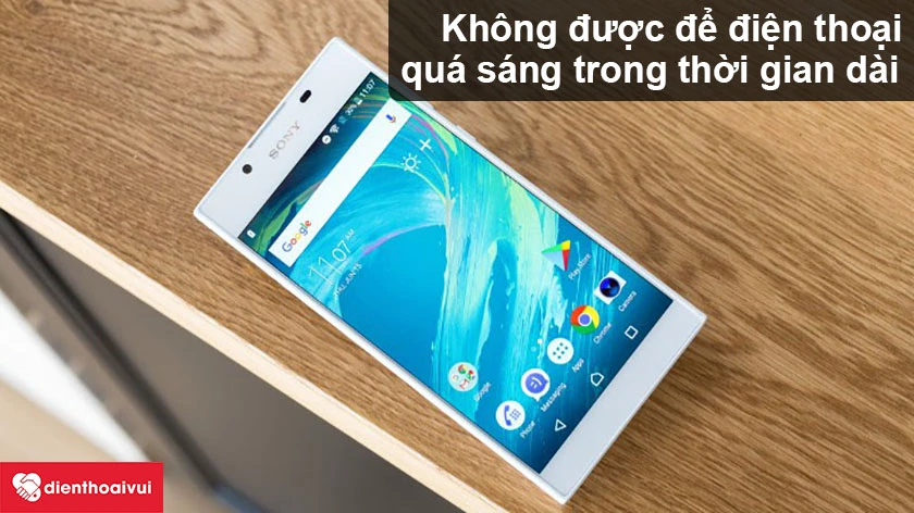 Không để điện thoại quá sáng trong thời gian dài