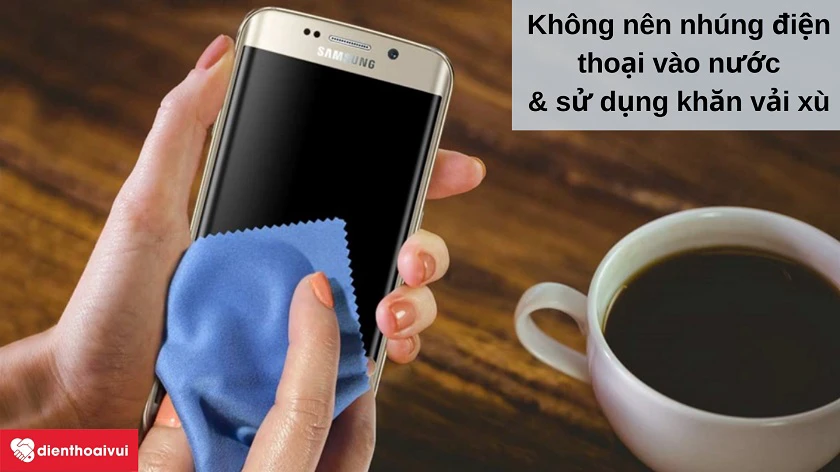 Những lưu ý khi ti&ecirc;́n hành v&ecirc;̣ sinh vỏ máy Samsung Galaxy A6 Plus 2018