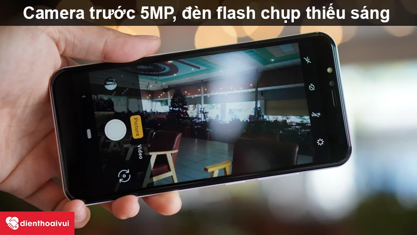 Vsmart Bee 3 &ndash; Camera trước 5MP, hỗ trợ đ&egrave;n flash chụp thiếu s&aacute;ng