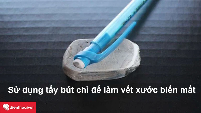 Sử dụng tẩy b&uacute;t ch&igrave;