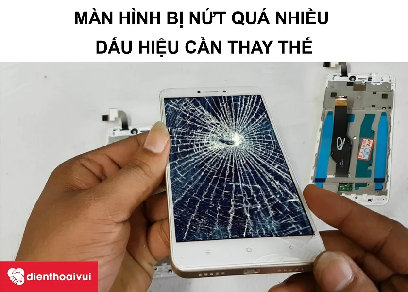 M&agrave;n h&igrave;nh bị nứt