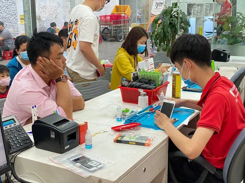 Dịch vụ thay nắp lưng Oppo Reno 3 chất lượng, gi&aacute; rẻ tại Điện Thoại Vui